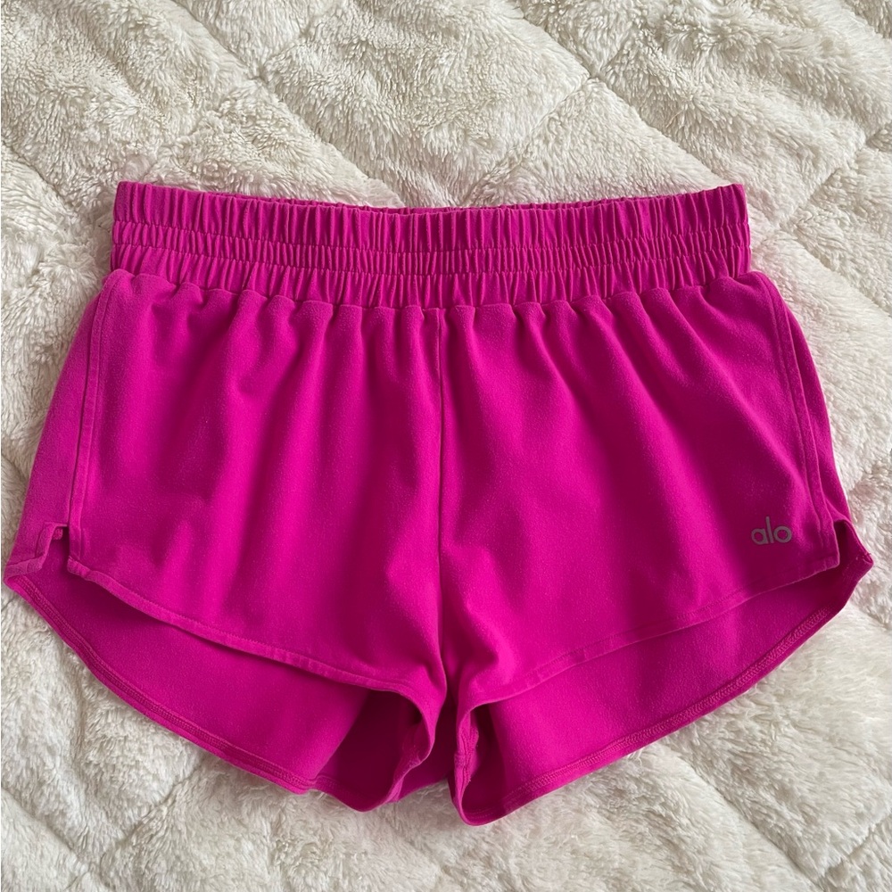 ALO Yoga Women's Pink dolphine Shorts size S like a new